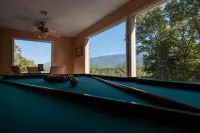 Mountain Retreat - Pool, Hot Tub, Fireplaces, Views Hotels in Cosby
