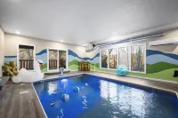 Private Heated Indoor Pool and Arcade Games - Stunning Cabin Retreat Hôtels à : Cosby