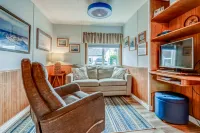 Tranquil Escape - Private Condo Suite - Wifi, Family, Grill Hotels in Otter Rock