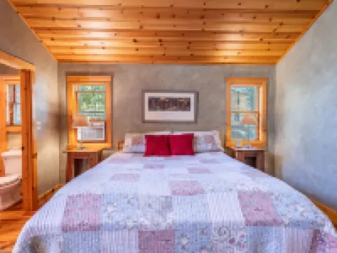 Cozy Cabin with Fireplace and Whirlpool Tub - Serene Mountain Escape