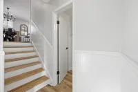 Fenced Backyard and Spacious Living Areas - Stylish Boho Escape 오버랜드파크 호텔