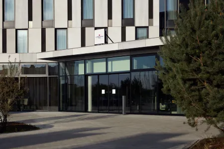 Candlewood Suites Dusseldorf Airport Отели рядом с достопримечательностью «Императорский дворец в Кайзерсверте»