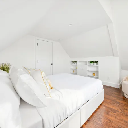 NY Luxury Apt Free Parking in Prime Area