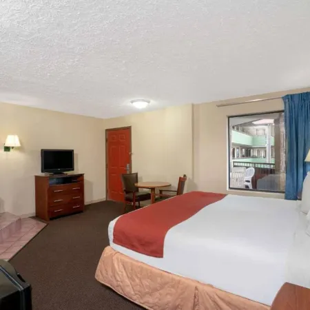 Days Inn by Wyndham Pigeon Forge South
