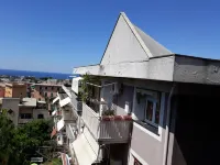 Nice Apartment with Sea View in Genoa فنادق في نيرفي