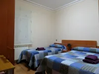Pensión Calfred II Отели в г. Логроньо