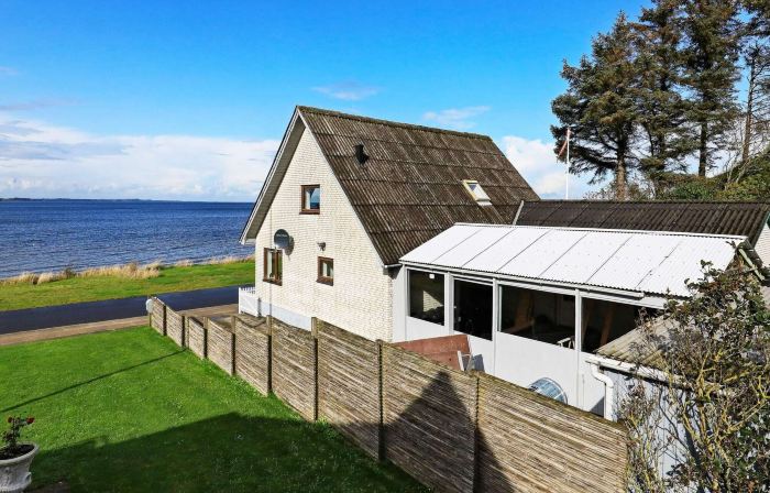 Seaside Retreat in Hvalpsund-by Traum