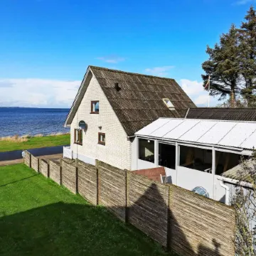 Seaside Retreat in Hvalpsund-by Traum