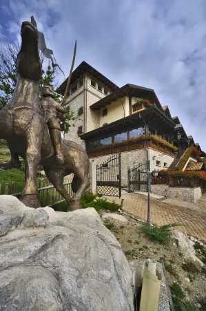 Hotel Villa Danilo Отели в г. Лама-деи-Пелиньи