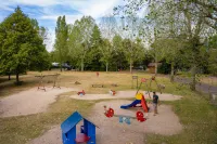 Camping de Saulieu فنادق في Saint-Agnan