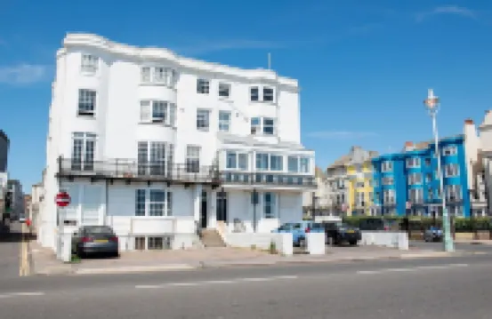 2 Bed Apt - Sea Views Seafront Location & Parking