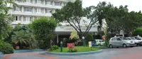 Cenneys Gateway - Pride of Salem - parcheggio