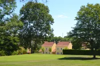 Hôtel Château les Merles Hôtels à : Saint-Germain-et-Mons