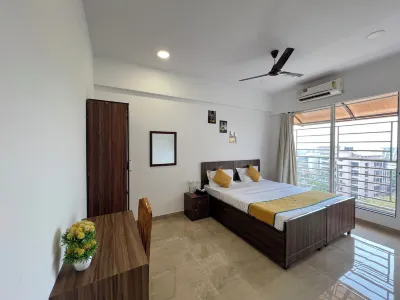 Pinaki Comfort Stay, Vile Parle