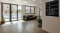 Zed Smart Property Airport by Airstay - Airport Shuttle