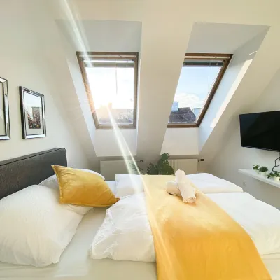 10-Min Walk to Hauptbahnhof, Cozy Private Rooms with AC, TV & Wifi Các khách sạn gần Nhà hát Fernando Torres Theatre