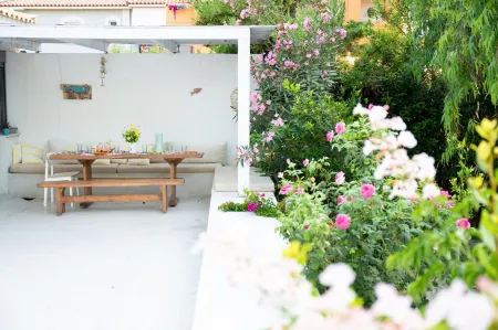 Beach Villa Next to the Waves