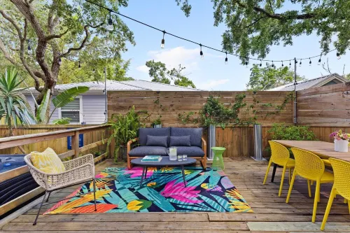 Haven & Hidden Grove Buyout 2 Homes - Walk to Beach Hot Tub, Game Room, Deck فنادق في Vilano Beach