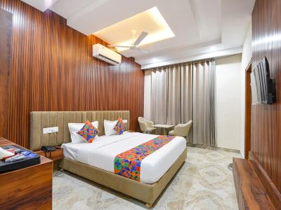 FabHotel Regal