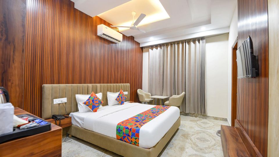 FabHotel Regal