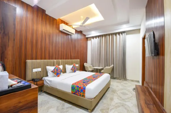 FabHotel Regal, Sector 78
