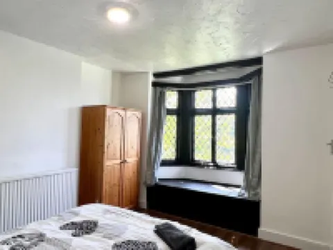 Sleeps 8 Thamefront Gem w Petsok Free Parking