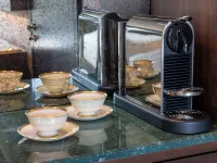 Whisky Hotel Hotels near بيفرلي سنتر