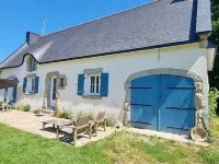 Superb renovated villa in Kerdalé with large garden - 400m from the beach Hotels in Trégunc