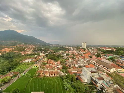 Taman Melati Jatinangor的藝術工作室公寓