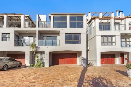 Island View 28 by Host Agents