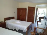 Pal's on the Beach - Dangriga, Belize Hotel di Dangriga