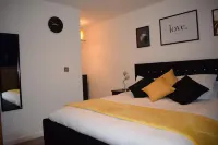 Penthouse 1-Bed Apartment with Amazing Views - balcony