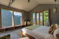 Seclude Pangot, Perch