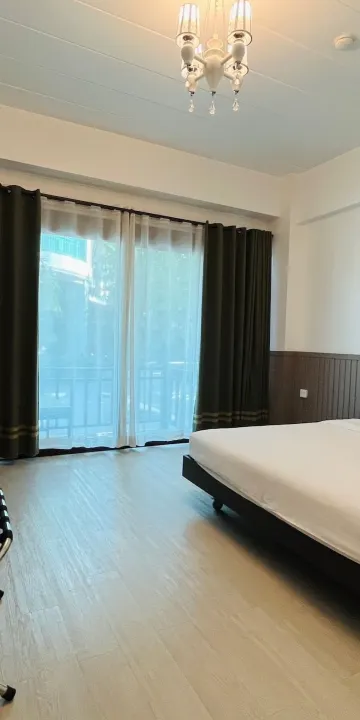 ห้องดีลักซ์เตียงคิงไซส์ มีระเบียง