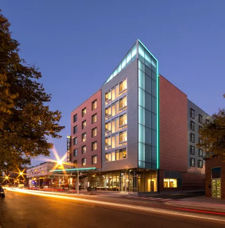 Hyatt Place Chicago-South/University Medical Center Отели рядом с достопримечательностью «Jackson Park»