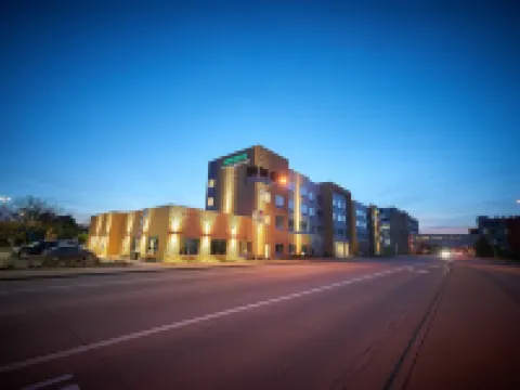 Gundersen Hotel & Suites Hotels in La Crosse