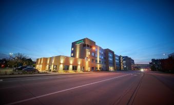 Gundersen Hotel & Suites