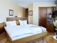 Rheinhotel Larus Hotels near Metternich