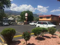 Garden of the Gods Motel - Motels