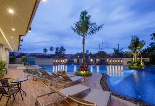 아쿠아 리조트 푸켓의 깨끗한 수영장 전경 이미지