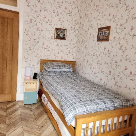 Apartment - Largs - Sleeps 4 - Pet Friendly