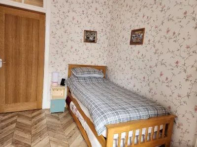 Captivating 2-Bed Ground Floor Apartment in Largs
