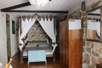 Voltera Apartments in Betina Old Town, with Parking Nearby Hotels in Tisno