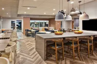 Fairfield Inn & Suites Birmingham Colonnade/Grandview - breakfast