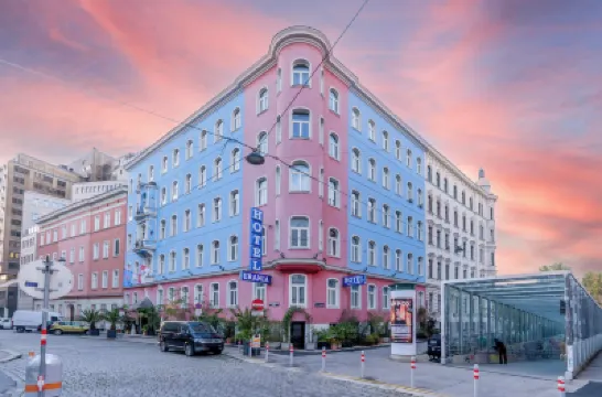 Hotel Urania Hotels near Aula of Sciences