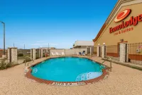 Econo Lodge Inn & Suites Bridgeport