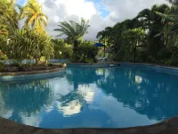 Young Island Resort - Kolam Renang