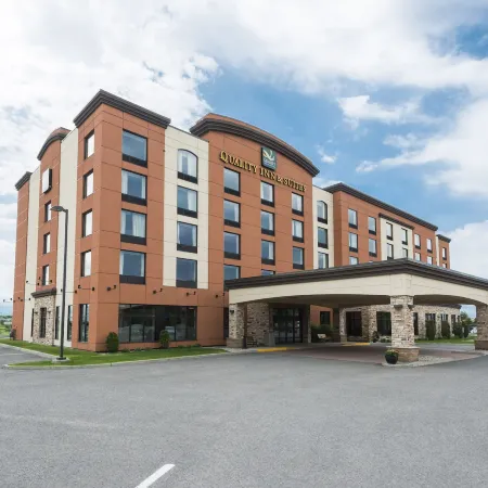 Quality Inn & Suites Hotels in Levis
