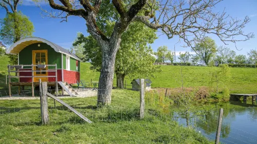 L'Ecrin du Segala - la Roulotte - Bed and Breakfasts