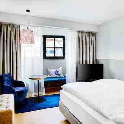 Stage 12 Hotel by Penz Rooms